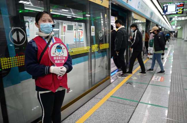 上海地铁乘客腰斩事件，深度探究与反思_有问必答