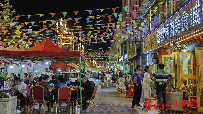 县政府门前开夜市，繁荣社区经济，激发夜生活新活力