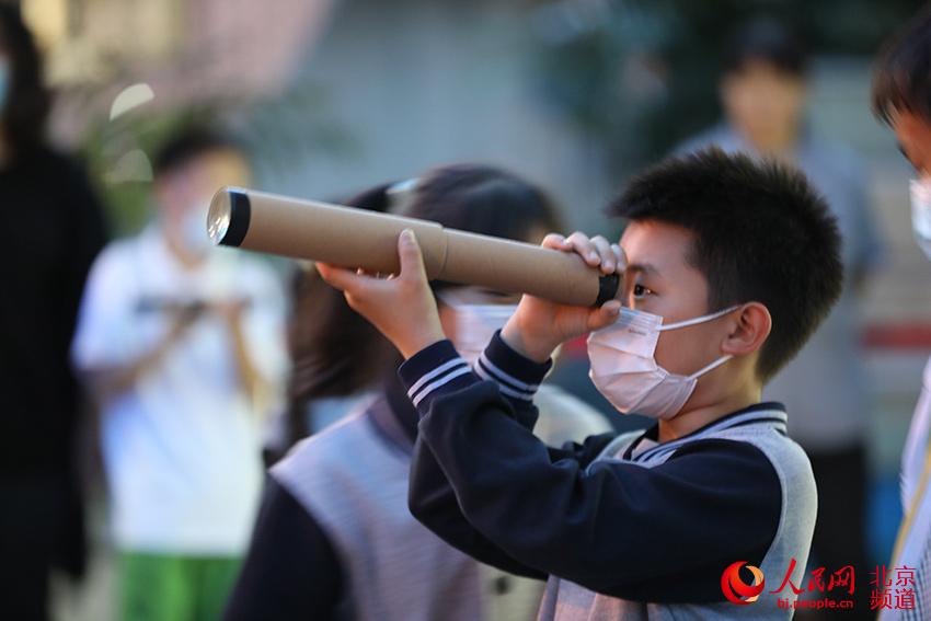 初中生用7十元自制望远镜观测月球，天文梦想的起点