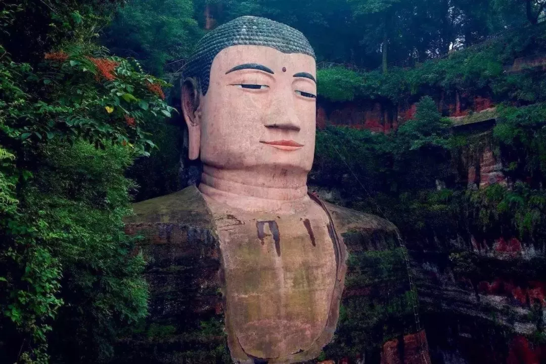 天空中的大佛惊现江西，神秘现象引发网友热议