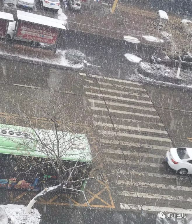 郑州遭遇罕见大暴雪，城市面临严峻挑战