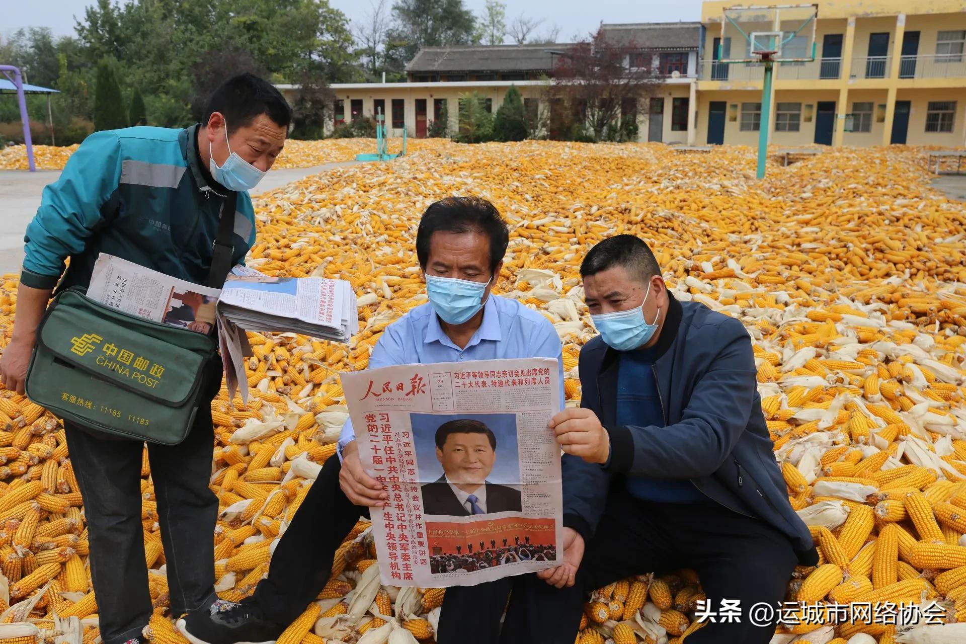 餐馆因门上喜报走红，一道独特的文化现象解读